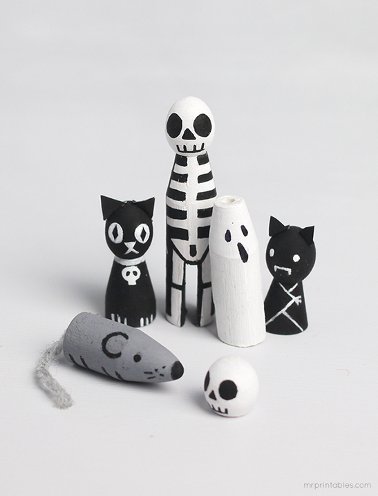 Haunted Dolls House with Peg Dolls — image 2